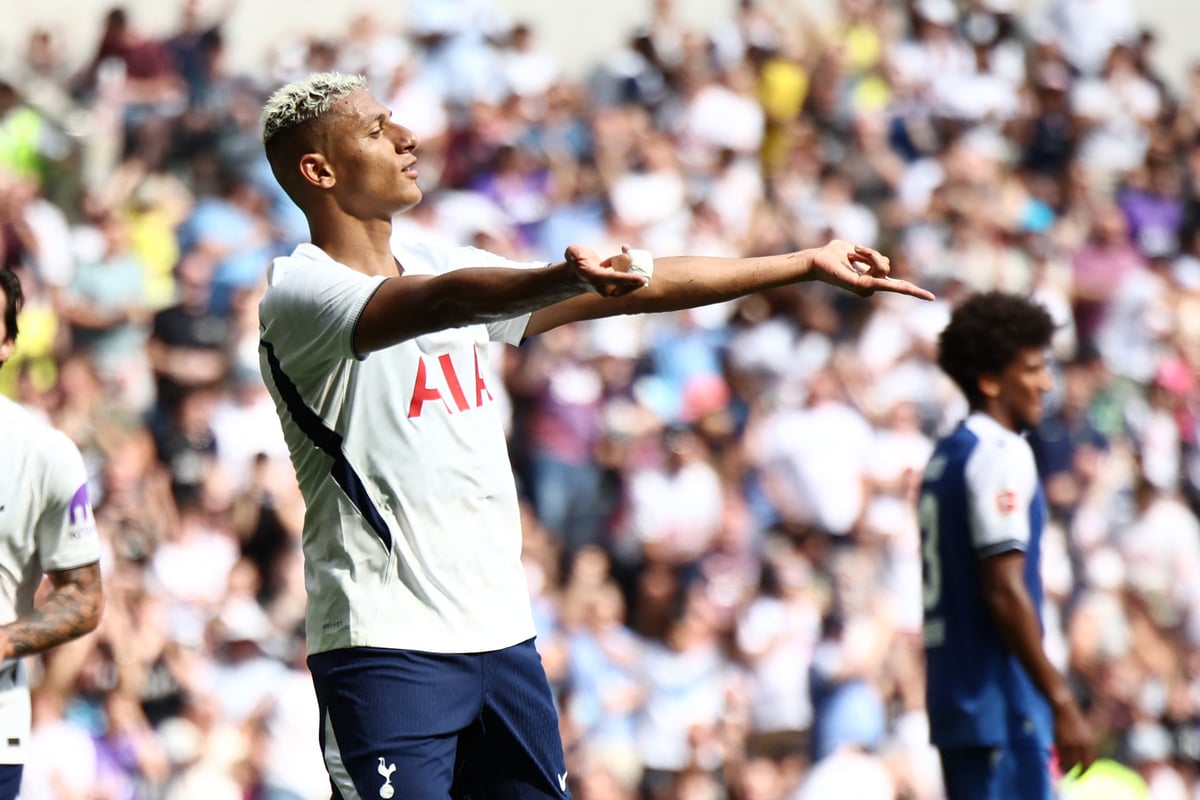 Moore Double Seals Spurs Win